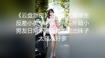 三男一女激情啪啪连体黑丝骚女被轮番爆操,车轮战真耐操