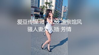 海天卖淫女小怜自拍宣传摄影师看到骚逼忍不住要淫猥一下