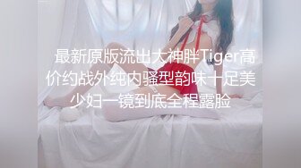  黑丝美女高颜值大长腿 白虎鲍鱼粉嫩 骚逼被操漏了 尿尿喷不停