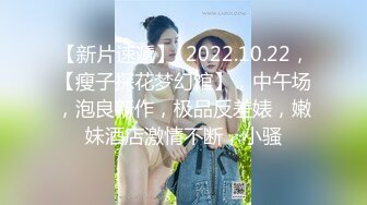 商场女厕偷拍 挺性感的少妇 拍了人家的逼 出来还要问人家厕所在哪里，胆真大