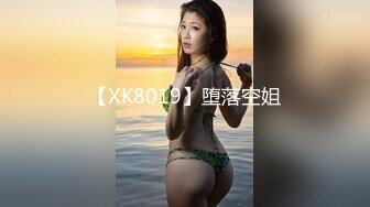 【新片速遞 】  淫荡欲女小娇娃情趣黑丝露脸激情大秀，跟狼友互动撩骚听指挥，自己玩弄三个道具好刺激，肛塞小绿棒刺激阴蒂