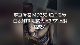 大奶风骚清纯小美女露脸让大哥调教。床上各种口交大鸡巴69舔弄，让大哥压在身下爆草蹂躏，揉着骚奶子嘴里射