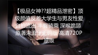 让女朋友穿上护士制服窗台操