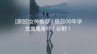 无毛逼极品小姐妹高颜值被两个黑鬼大鸡巴玩弄，全程露脸各种体位爆草蹂躏，揉奶玩逼骚穴和菊花