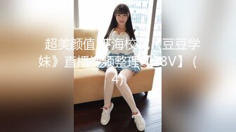 牛仔短裤大奶妹，掰穴手指扣逼特写口交，翘起屁股后入大屁股猛烈撞击