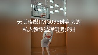 对漂亮御姐真是欲罢不能，白色羽绒服温柔软软气质，脱光光苗条身材享受啪啪