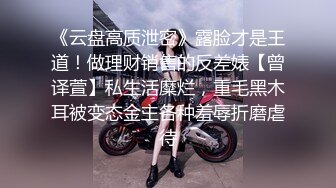 【鱼哥探花】人气嫖娼大神甜美的学生妹，白花花的身子，配上最屌的设备，小穴被插被抠看得爽！ (1)