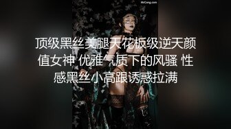 圆圆脸C罩杯短发新人美女，性感吊带小背心，拿出假屌磨蹭骚穴，骑坐抽插猛捅