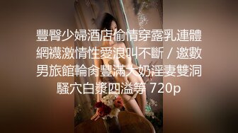 伪娘吃鸡啪啪 一龙一凤一伪娘 这就可以有多种组合 哥们真性福 躺着被两骚逼伺候