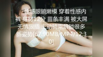   婴儿肥爆乳美妞，连体黑丝性感，翘起屁股被猛干，撞击表情爽翻，肥臀美穴特写