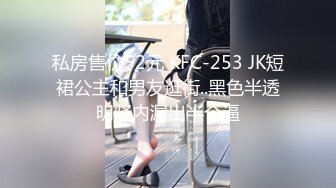  国产小美女全裸洗澡，回到卧室和男友啪啪做爱给男友打飞机女上位打桩