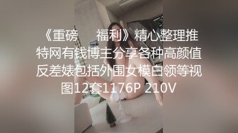 年一过完女神们都回归了，灰色丝袜配上大长腿，道具自慰插穴侧入自慰实在诱惑