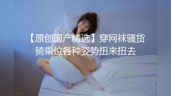 _三个小伙轮流操女神级的美少妇疯狂玩4P爽的不得了