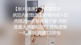 齐肩发瓜子脸黑丝长腿美少妇露脸带个指套手指