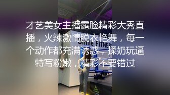 纸箱厂女厕蹲守蓝纱裙白高跟女神妹,被磨得无毛红嫩软唇看着想上