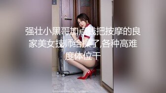 KTV唱歌啪啪 大长腿短裤妹伸进衣服摸奶子 脱掉裤子摸逼掰穴