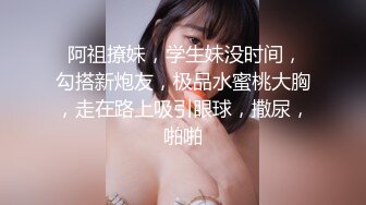 双飞两个小萝莉，逼粉奶子嫩身材好，床上被小哥多体位蹂躏抽插