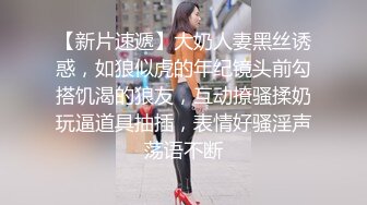 红色睡衣白皙美少妇夫妻居家啪啪，口交舔屌69姿势舔逼，逼逼无毛骑坐上下套弄，站立拉着双手后入猛烈撞击