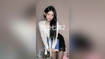 大奶女王魅色夫人SM调教黑丝女奴 脚踏无毛嫩逼还往里面塞了不少小番茄