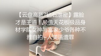 看着她吃我鸡吧的样子很过瘾