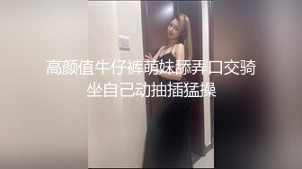 家庭摄像头偷拍大奶少妇自慰，还时不时挑逗可爱小泰迪