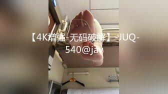 女仆装美少妇，客厅沙发上后入无套啪啪，快速抽查内射，精液从逼里流出