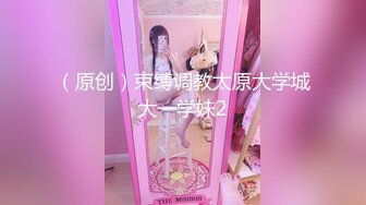 KTV妖艳性感的高颜值坐台美女约到家中玩弄操逼，极品蝴蝶美穴干的淫水直流，疯狂抽插快射时拔出鸡巴射她嘴里!