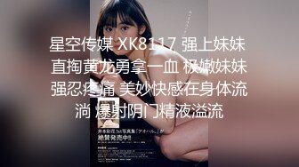 蝴蝶逼摘女小狼女，颜值很高全程露脸跟小男友激情啪啪直播大秀，淫声荡语互动撩骚，激情上位骚逼特写好刺激