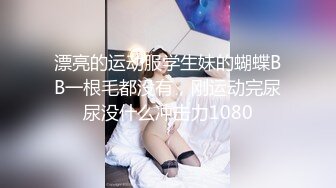 美女众多商场女厕隔板缝近景高清偸拍数位小姐姐方便，拍脸又拍逼人美逼更美 (5)