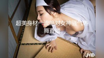 美女用水晶棒自慰喷水