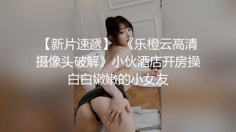 【字幕】长发牛仔裤性感妹子清纯可爱十分不错，舔奶调情再到床上口交骑乘猛艹