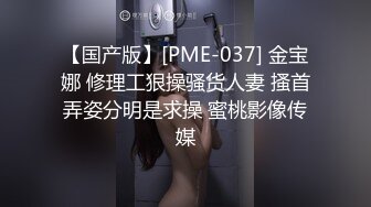 两个骚女调教贱男，舔屌吃口水喝尿，肉丝美腿足交，骑在脸上舔逼，掰穴尿嘴里，听话的小狗