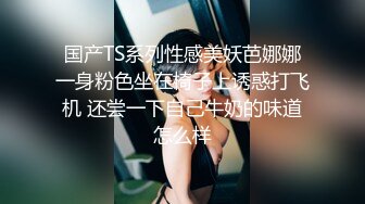 网聊良家人妻，洗个澡继续第二炮，舔弄无毛骚穴，很爽闭眼享受，后入激情爆操