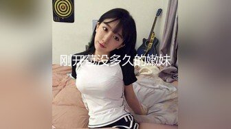 精品露脸网红！OF顶级身材反差婊【糖果可乐】最新10月订阅福利④，喜欢开淫趴，百合紫薇调教啪啪样样精通 (1)