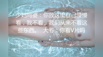 《魔手外购极品厕拍》商业城女厕全景偸拍超多少女少妇方便，逼脸同框，花臂少女尿量好足阴户微开相当诱惑，无水原档4K (13)