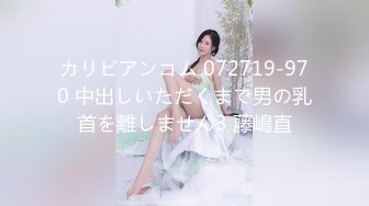 8月最新魔手CD 《商城美女靓妹》(薄丝无内裤） 天气太热美女薄丝式打底没穿内裤