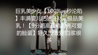 有纹身的小女人大白天伺候男友激情啪啪，奶子比心先洗干净再舔弄大鸡巴，让小哥玩