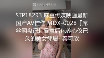 医院女厕再遇运动装麻花辫小美女无毛馒头穴上两片薄唇肉真诱人