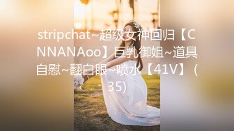 《极品CP☀️魔手☛外购》美眉较多的商场女厕逼脸同框偸拍多位小姐姐方便，工作制服美女仔细观察内裤上的分泌物